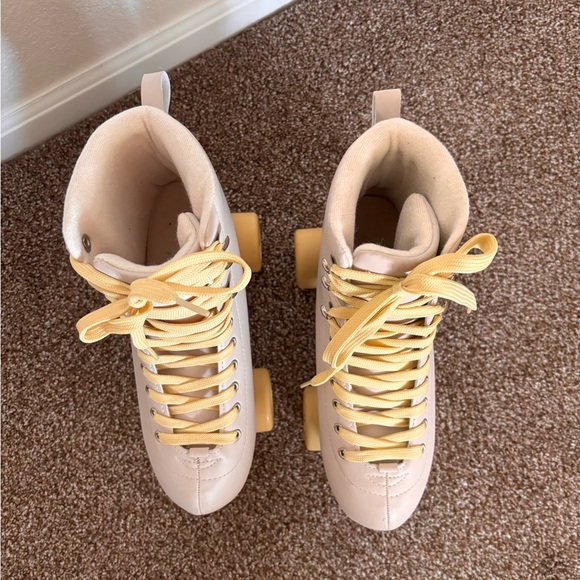 Iconic Smiley face Retro roller Skates | Altar'd State size 8 like new! yellow - Picture 4 of 9